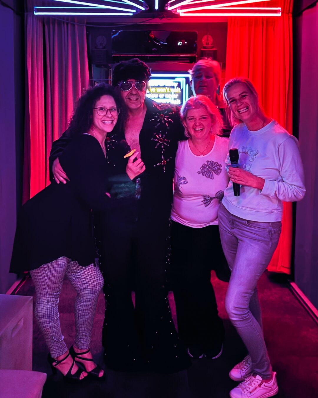 KARAOKE ROOM